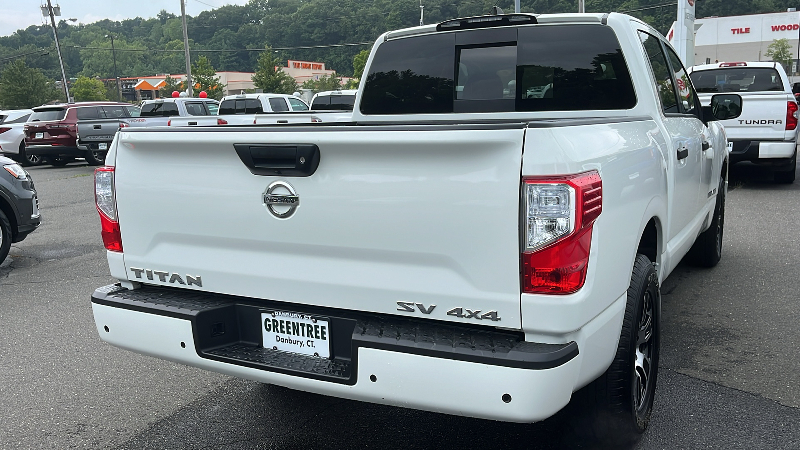 2022 Nissan Titan SV 5