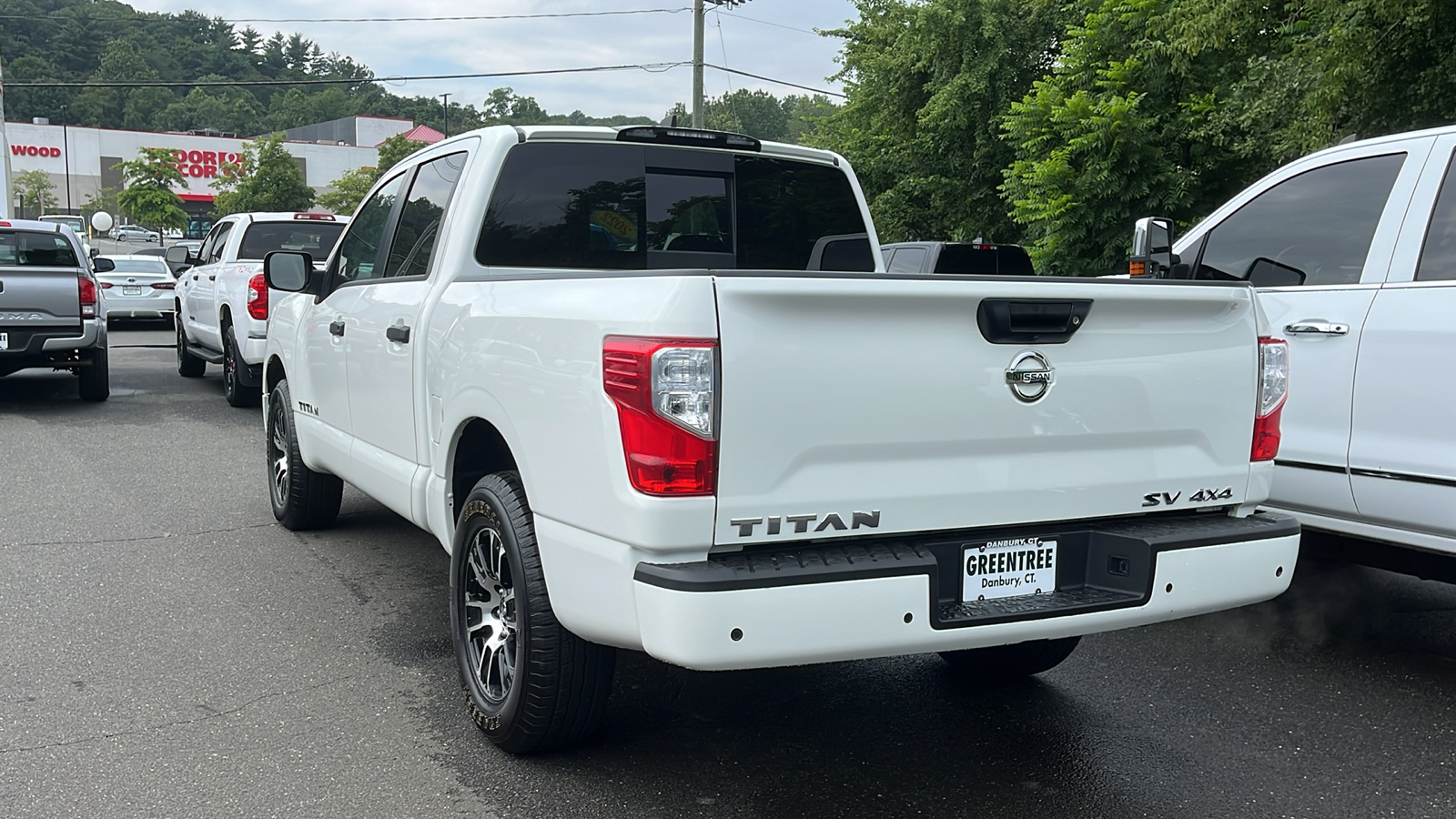 2022 Nissan Titan SV 7