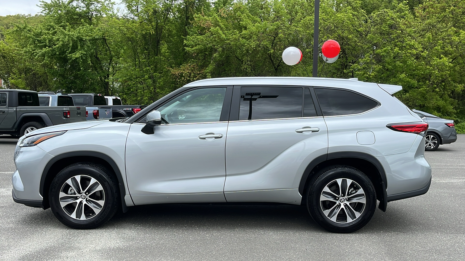 2023 Toyota Highlander XLE 9