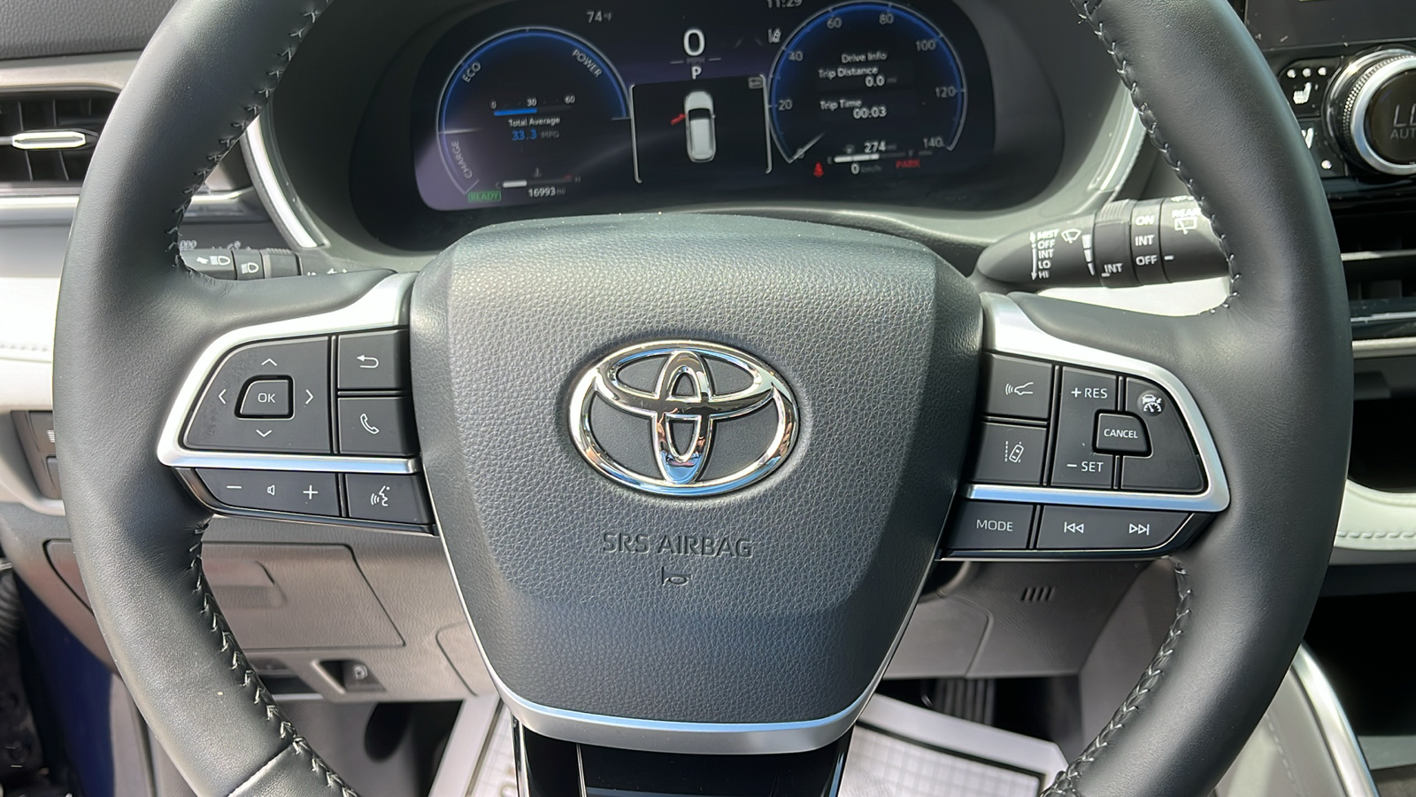 2023 Toyota Highlander Hybrid Limited 14