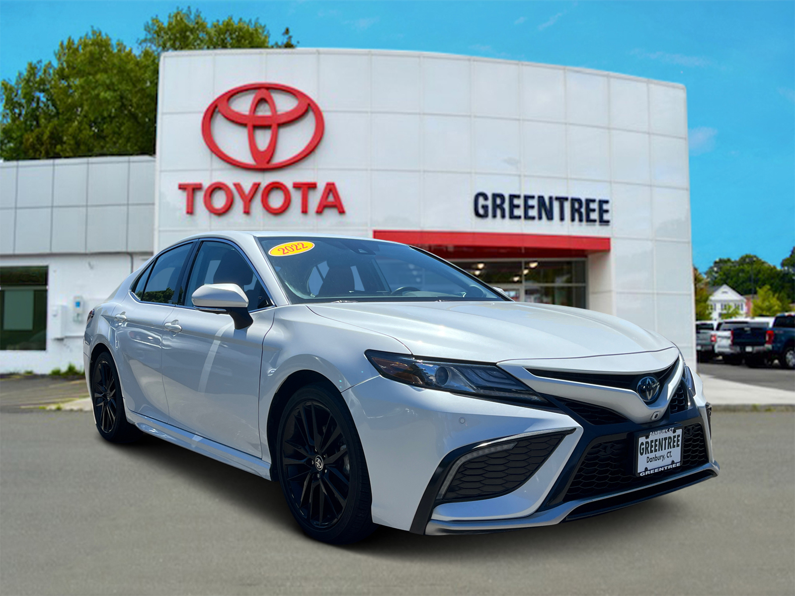 2022 Toyota Camry Hybrid XSE 1