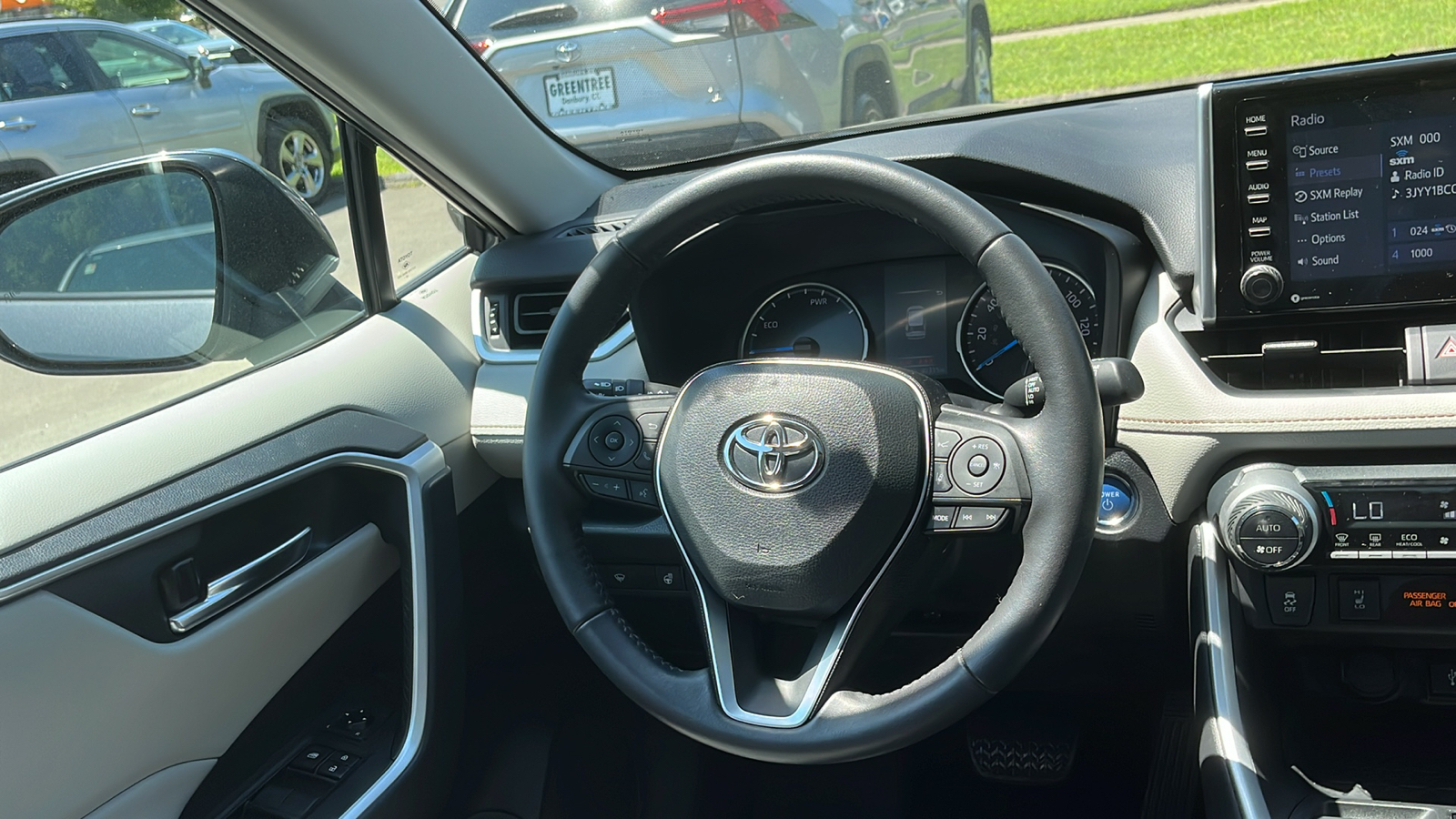 2021 Toyota RAV4 Hybrid XLE 24