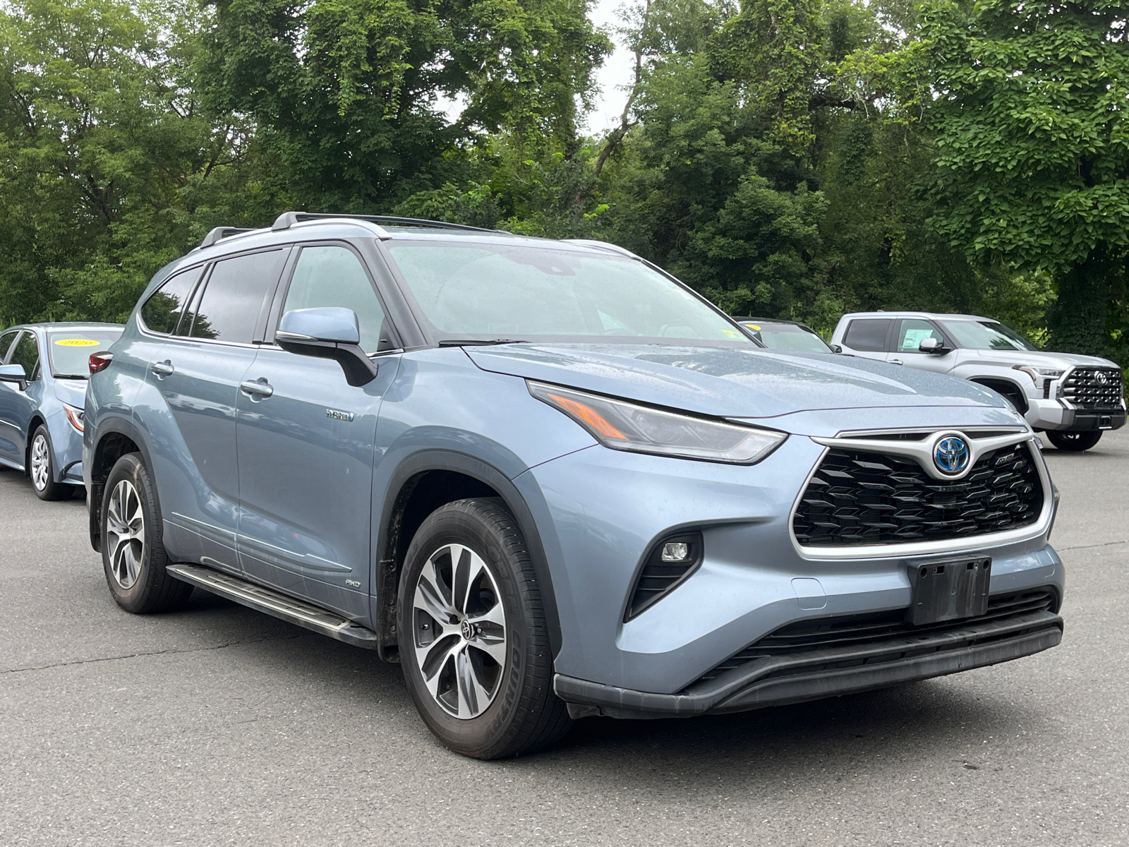 2021 Toyota Highlander Hybrid XLE 2