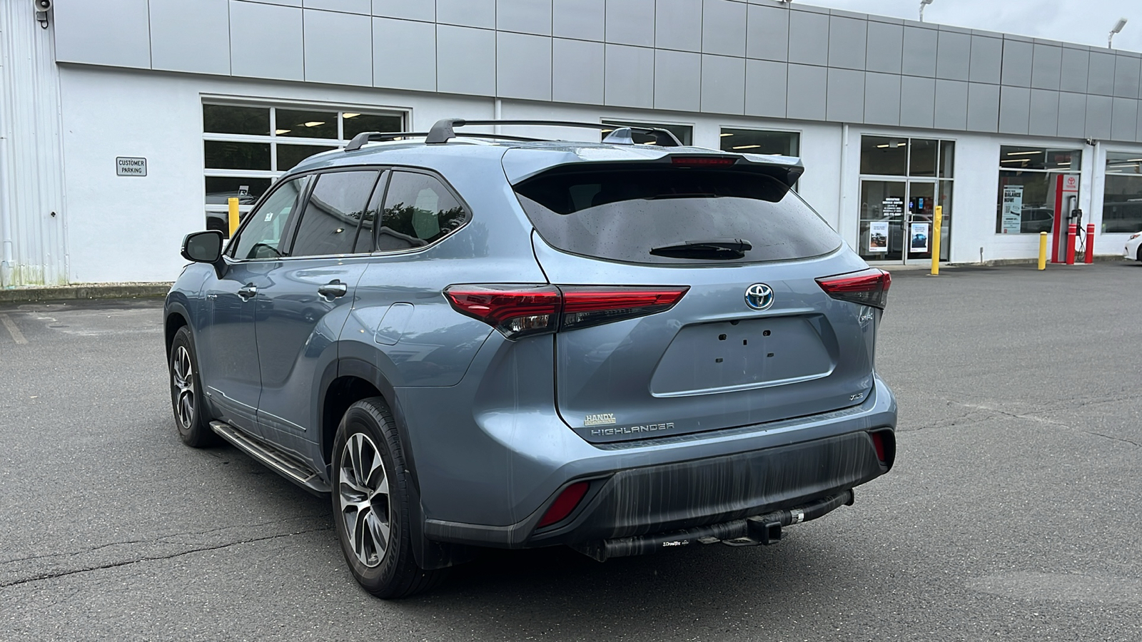 2021 Toyota Highlander Hybrid XLE 8