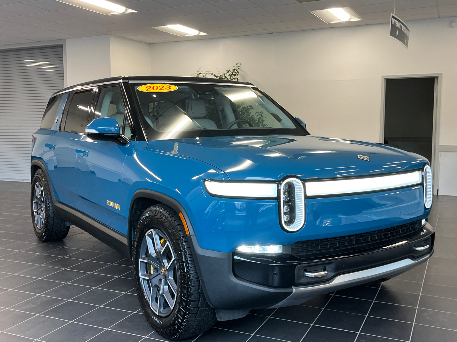 2023 Rivian R1S Adventure 2