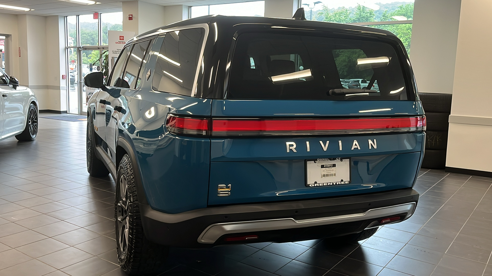 2023 Rivian R1S Adventure 7