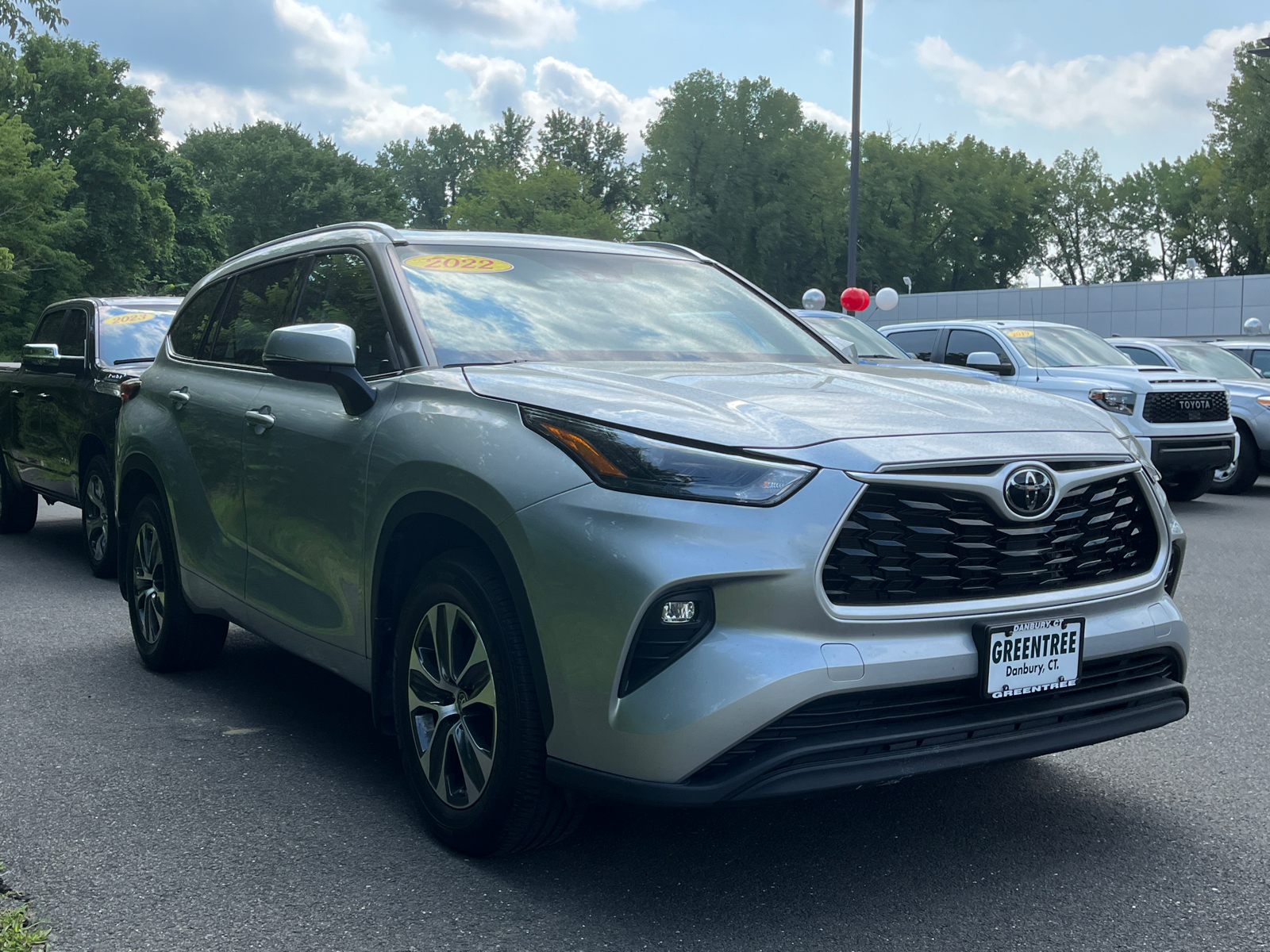 2022 Toyota Highlander XLE 2