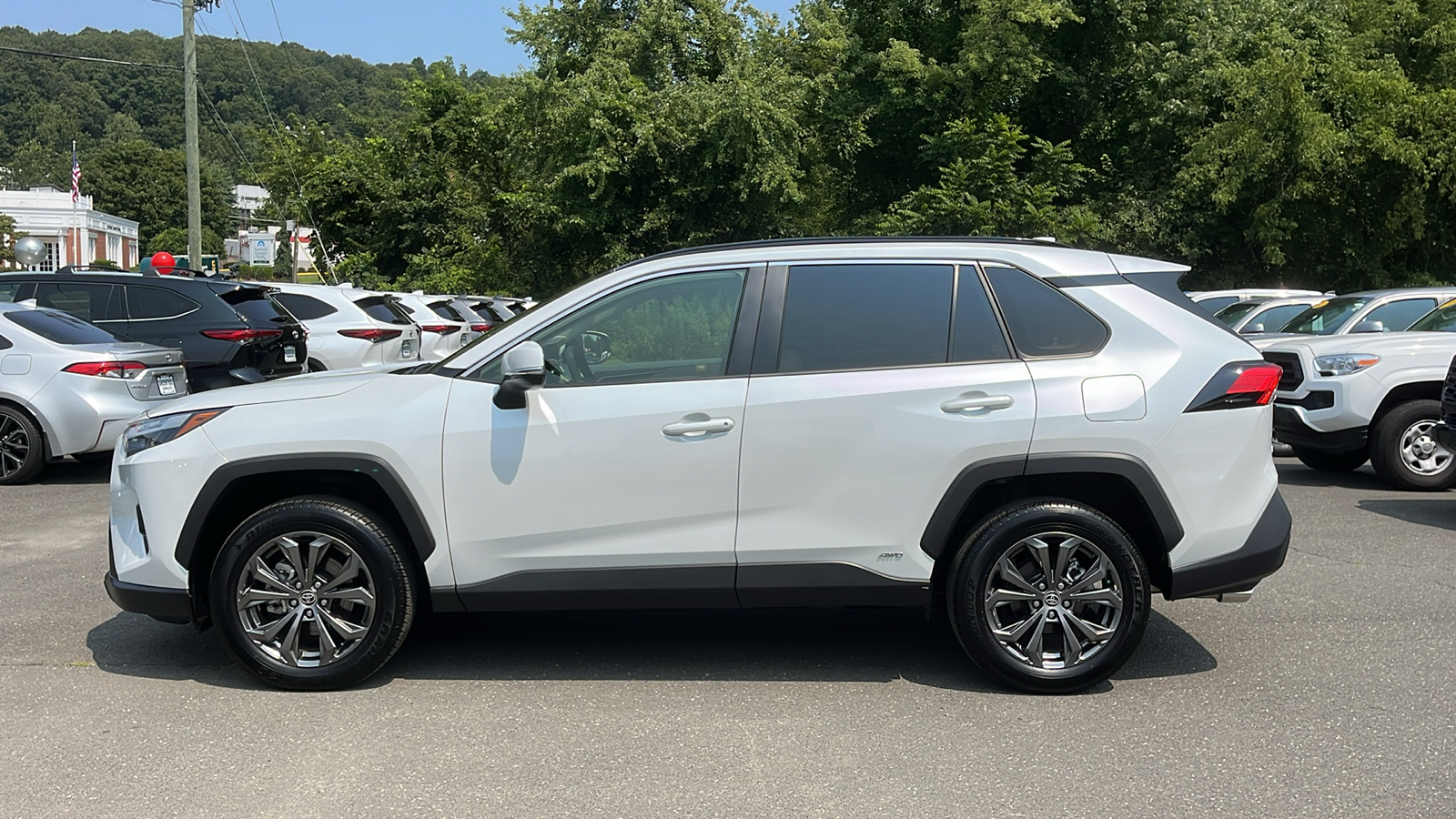 2023 Toyota RAV4 Hybrid XLE Premium 9