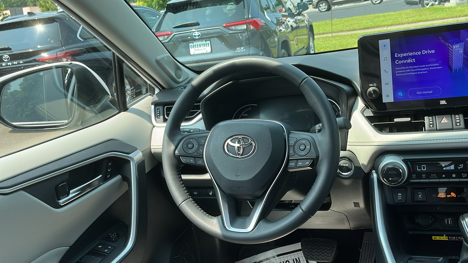 2023 Toyota RAV4 Hybrid XLE Premium 24