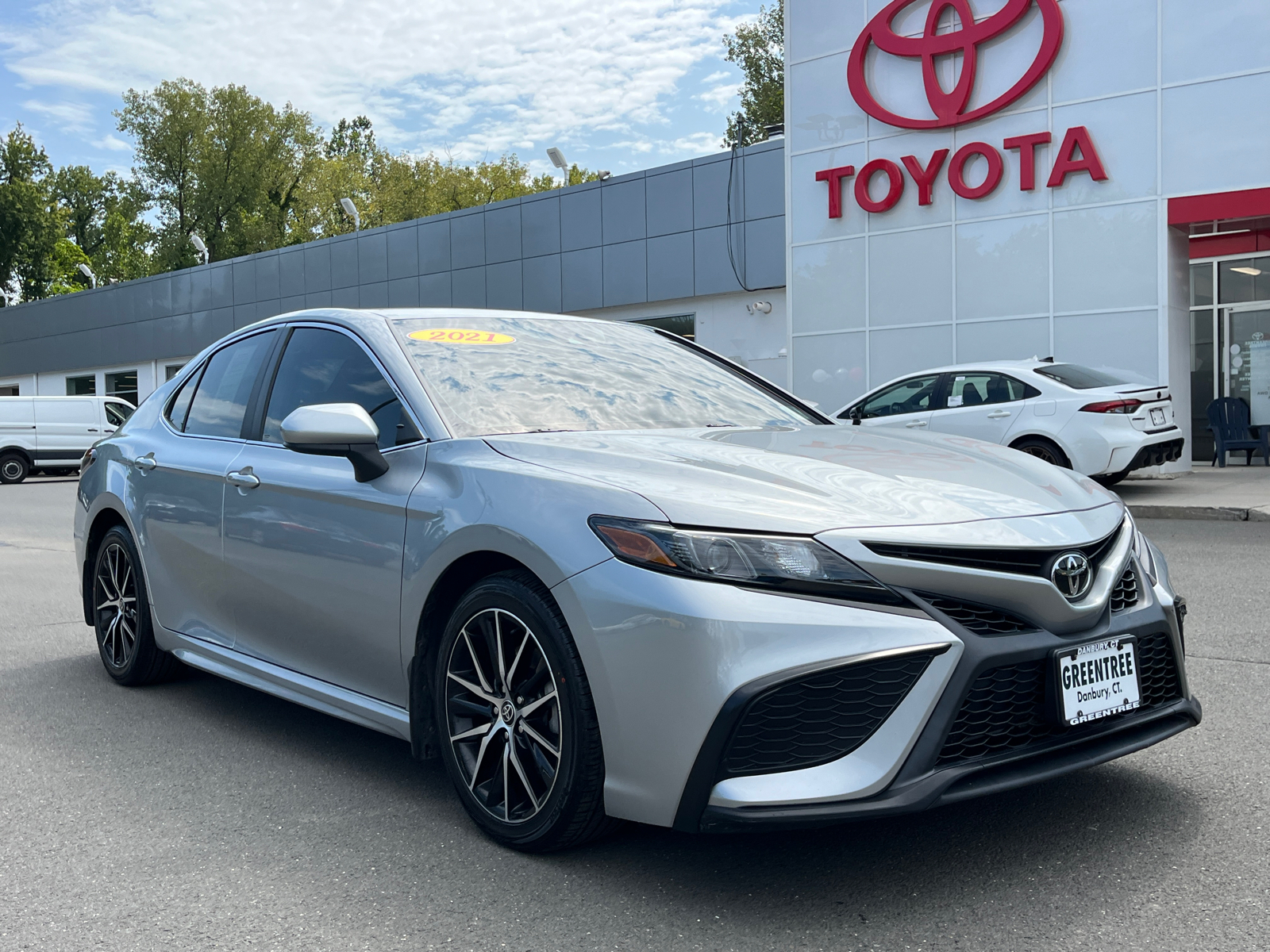 2021 Toyota Camry SE 2