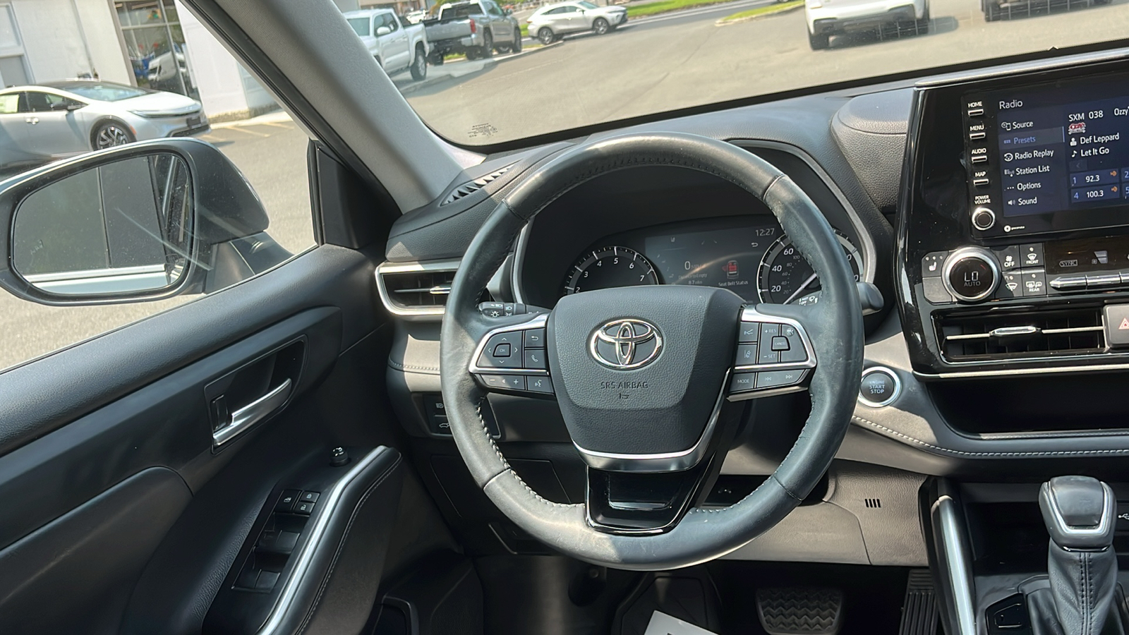 2021 Toyota Highlander XLE 24