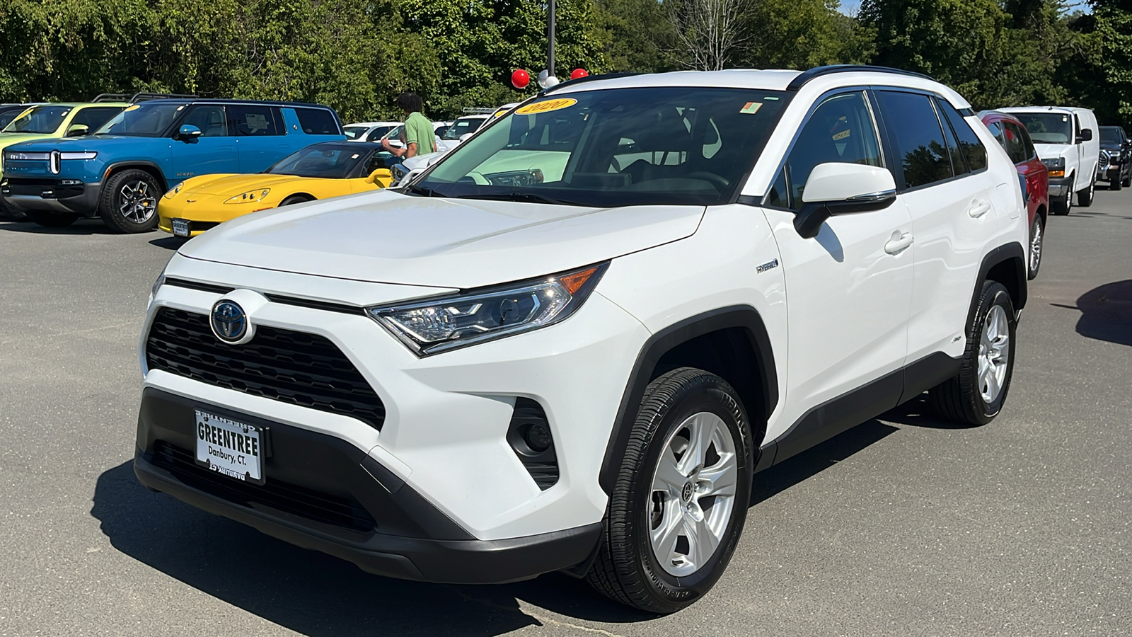 2020 Toyota RAV4 Hybrid XLE 3