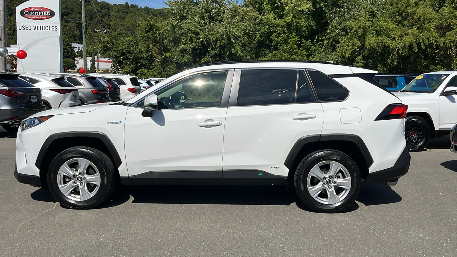 2020 Toyota RAV4 Hybrid XLE 8