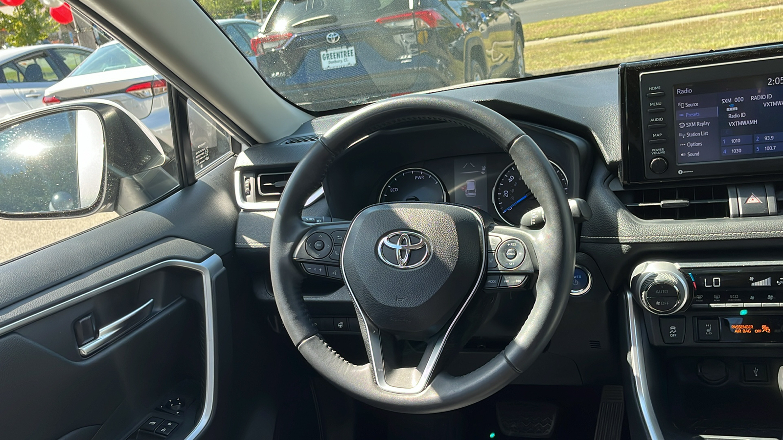 2020 Toyota RAV4 Hybrid XLE 23