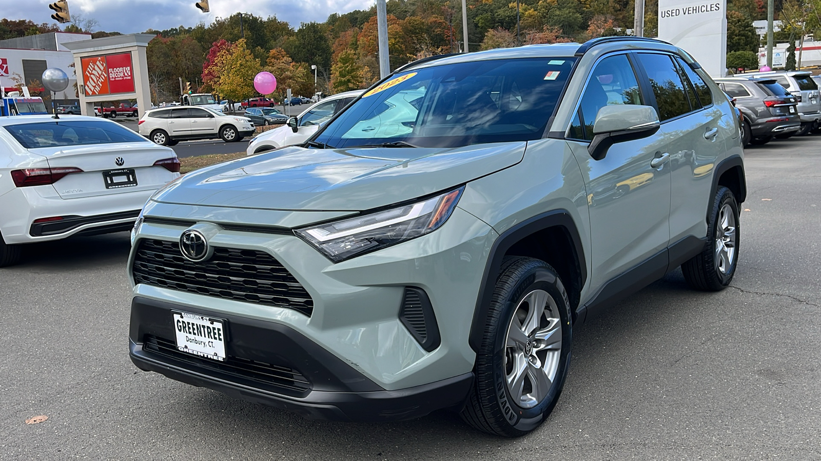 2023 Toyota RAV4 XLE 3