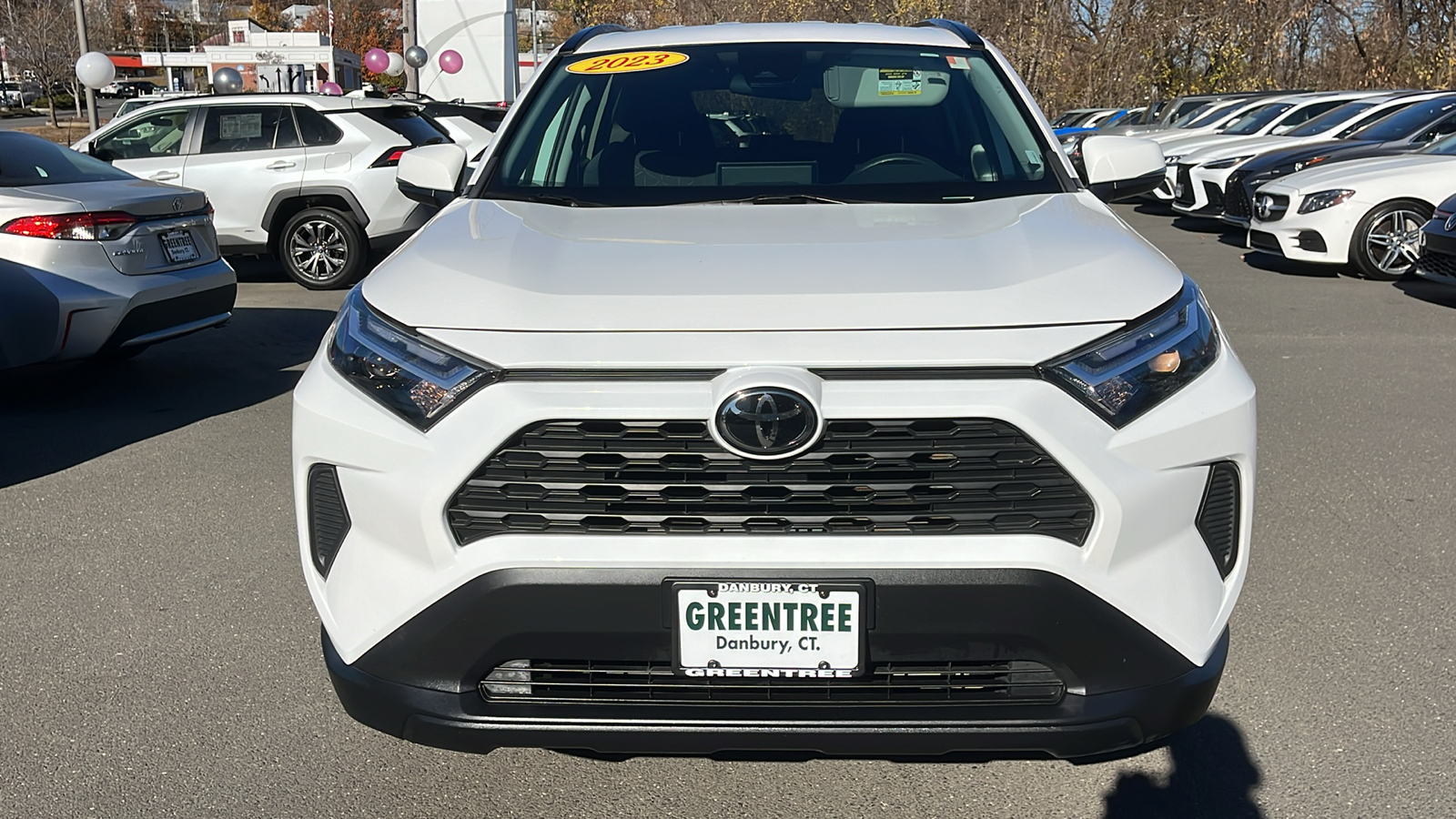 2023 Toyota RAV4 XLE 2