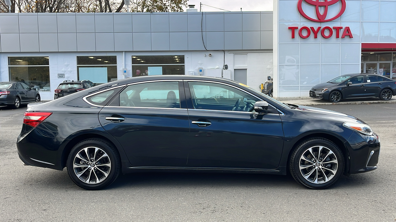 2017 Toyota Avalon XLE Premium 4