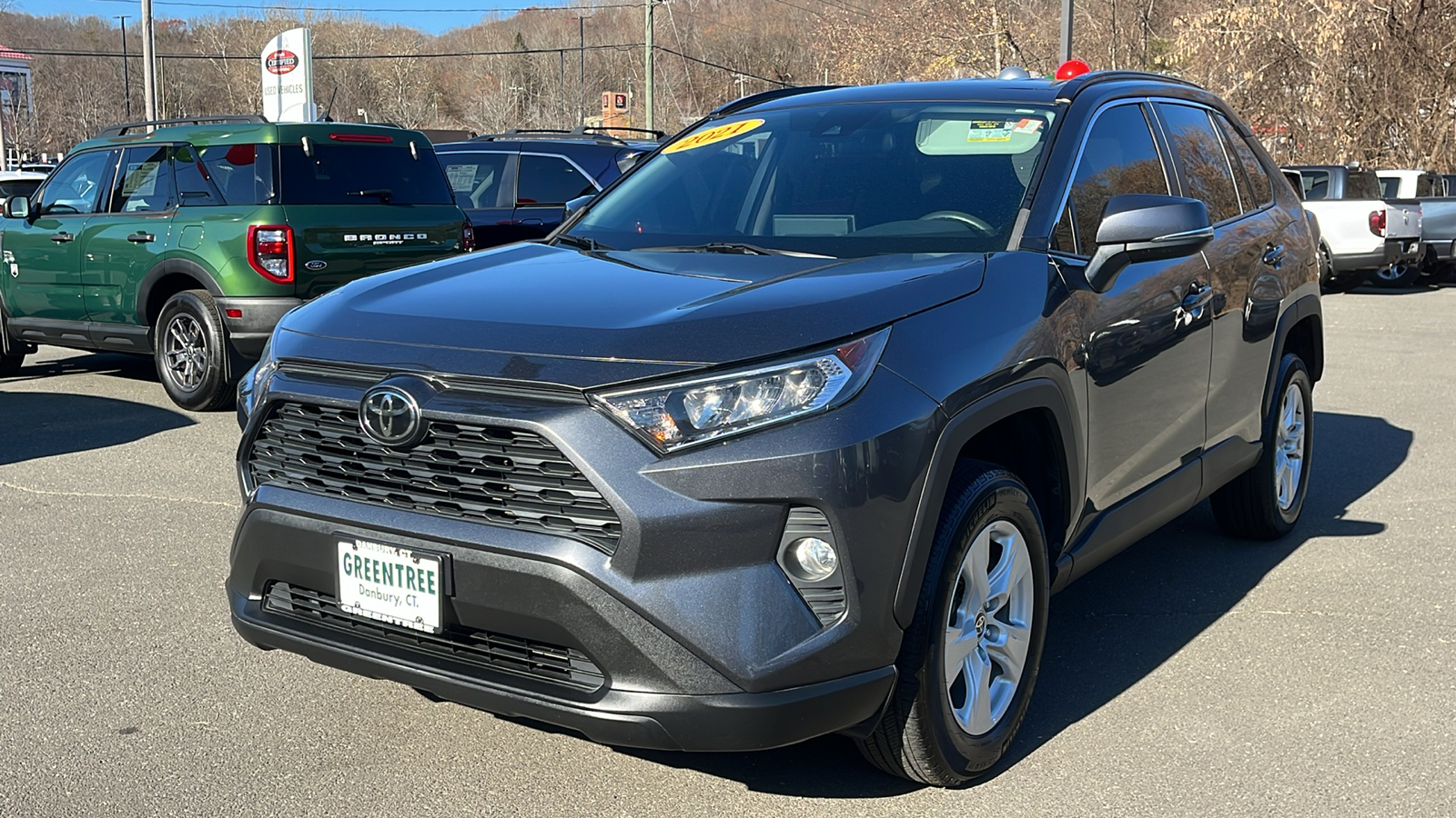 2021 Toyota RAV4 XLE 3