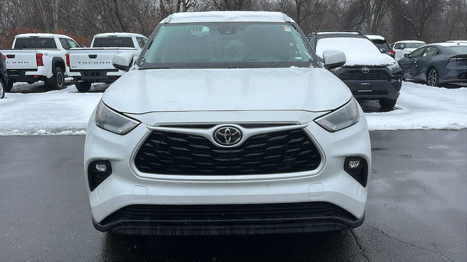 2024 Toyota Highlander XLE 2