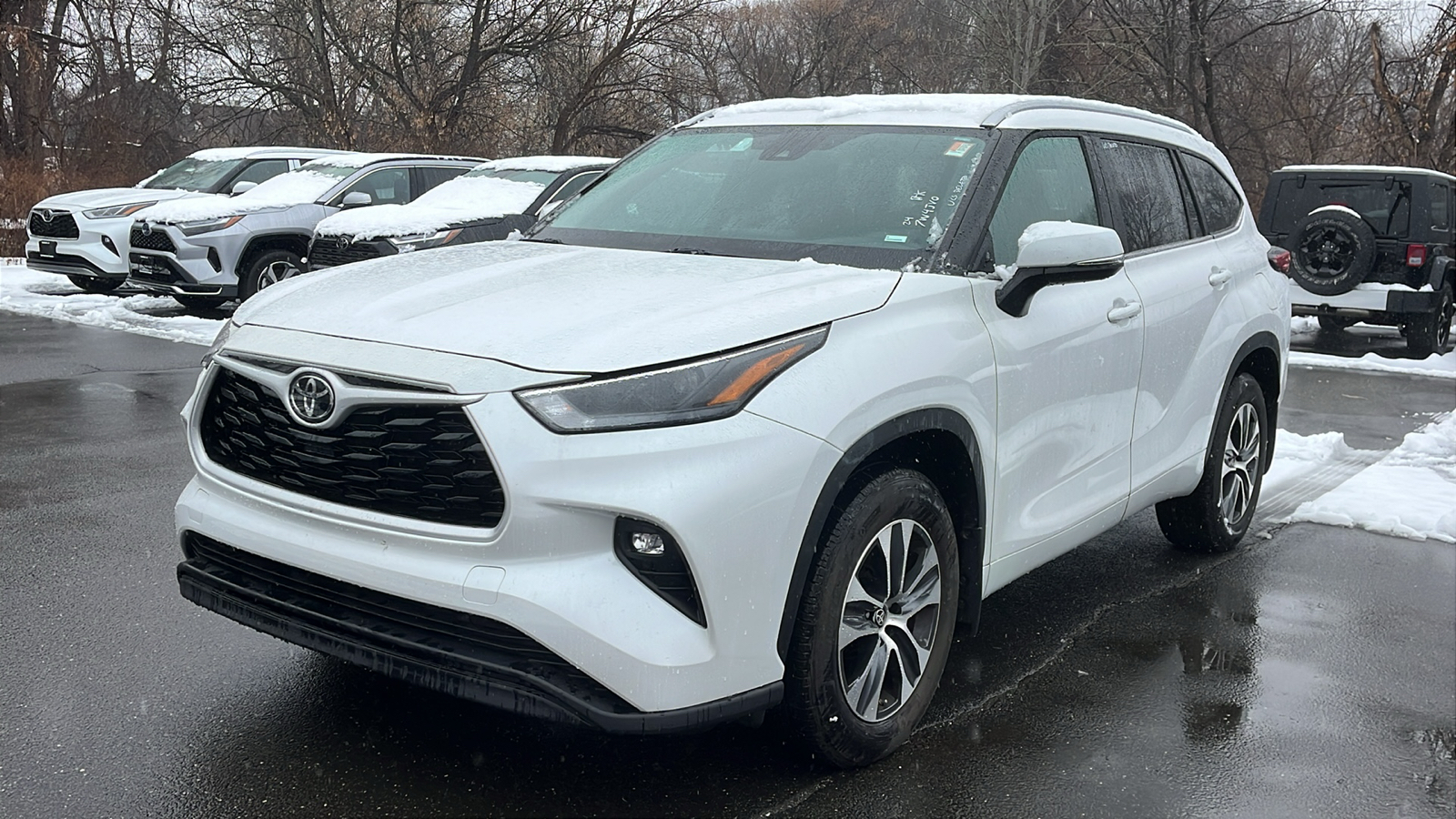 2024 Toyota Highlander XLE 3