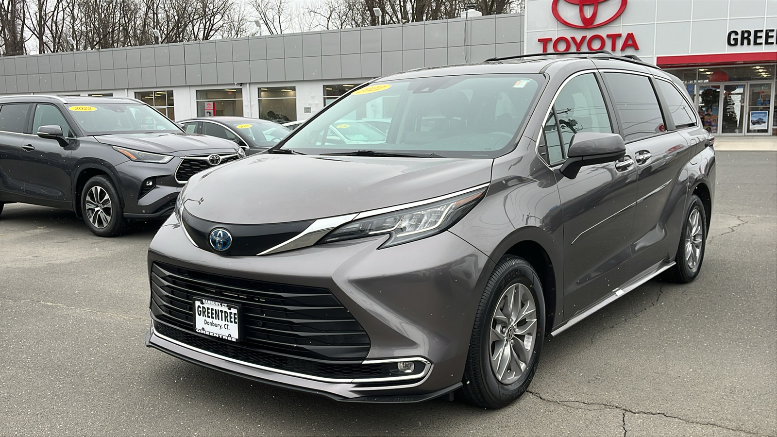 2022 Toyota Sienna XLE 3