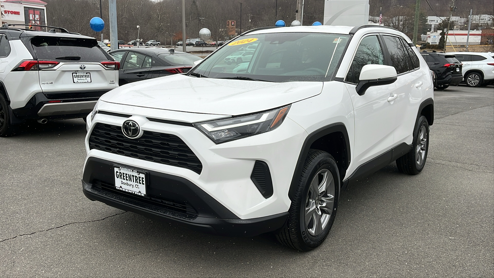 2024 Toyota RAV4 XLE 3