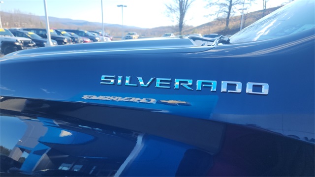 2023 Chevrolet Silverado 1500 Custom 18