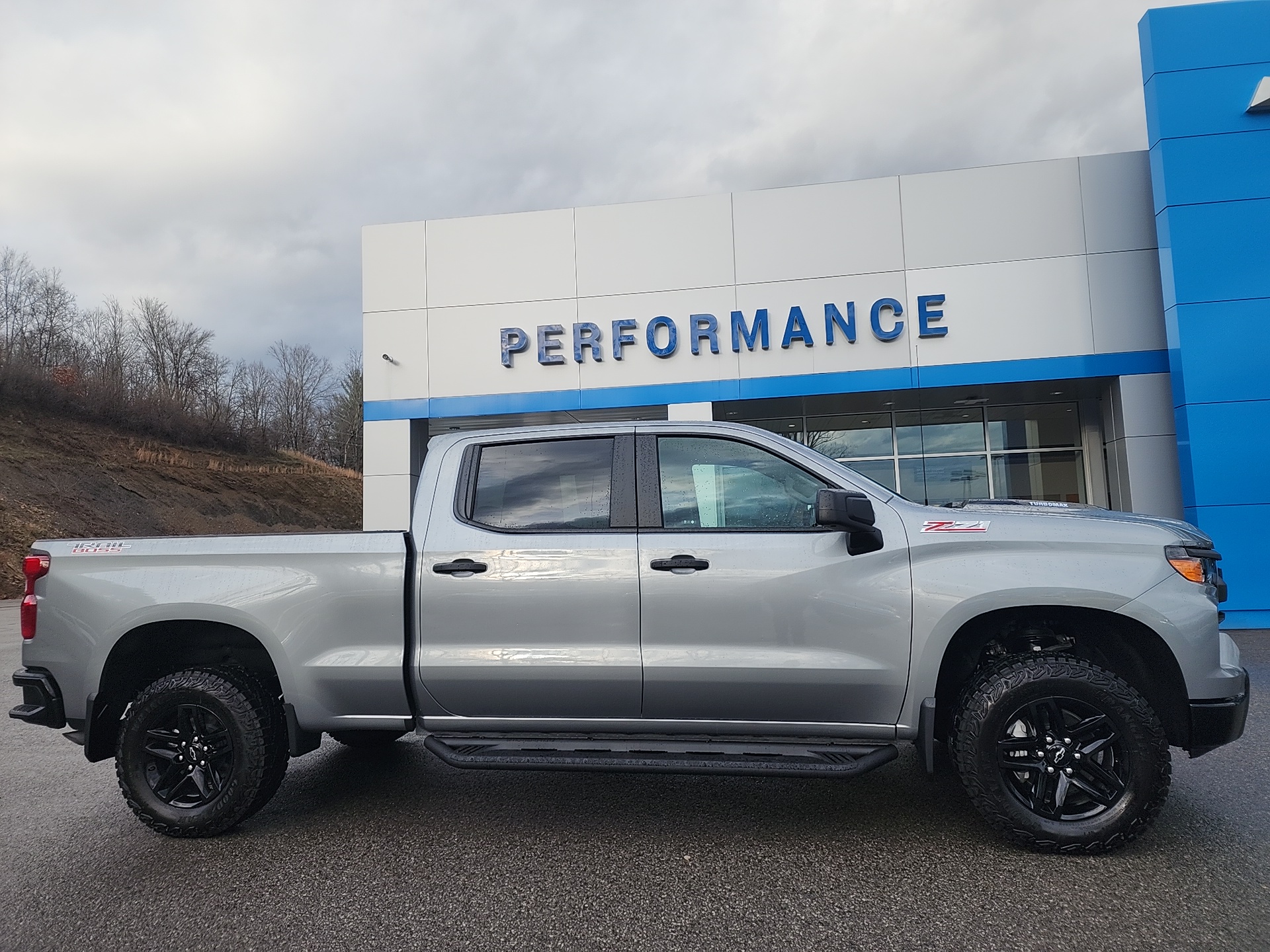 2025 Chevrolet Silverado 1500 Custom Trail Boss 2