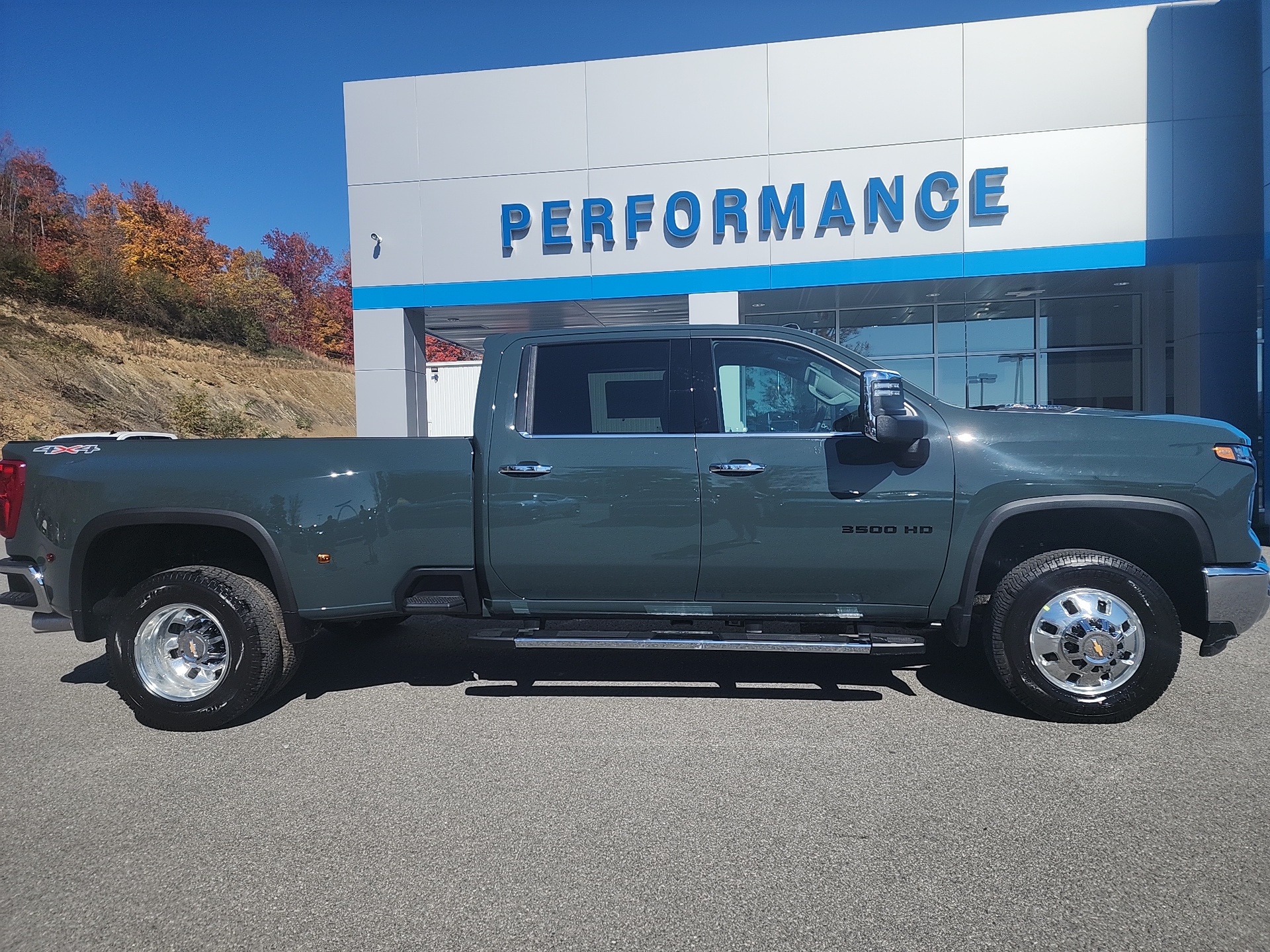 2025 Chevrolet Silverado 3500HD LTZ 2