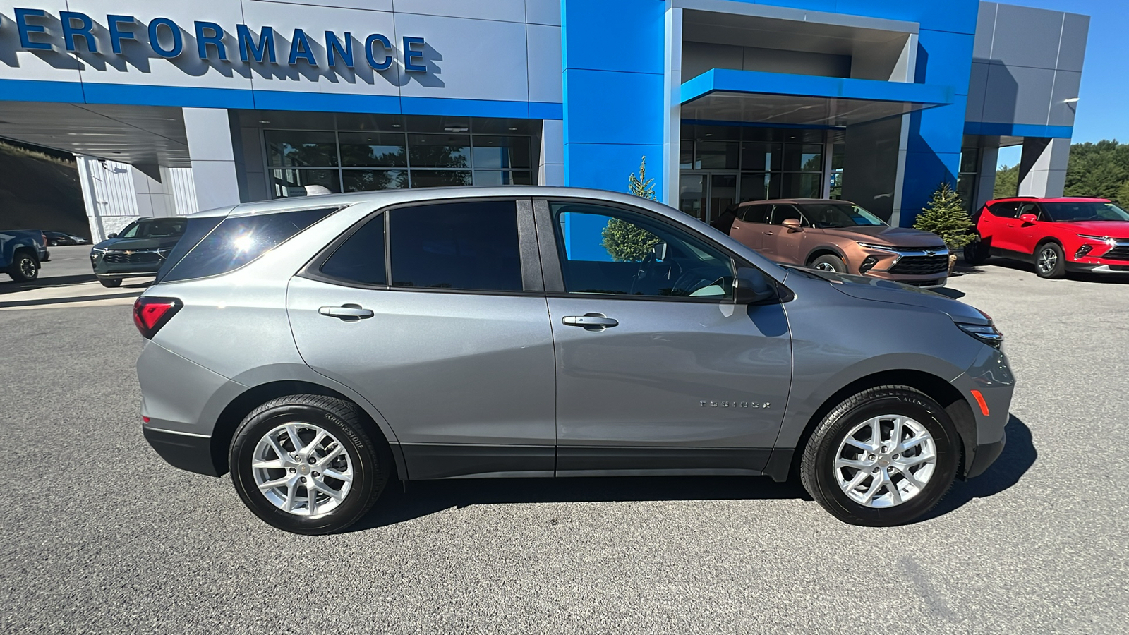 2024 Chevrolet Equinox LS 8