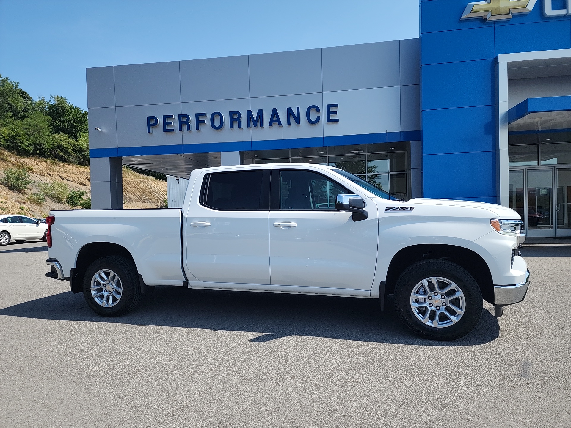 2024 Chevrolet Silverado 1500 LT 2