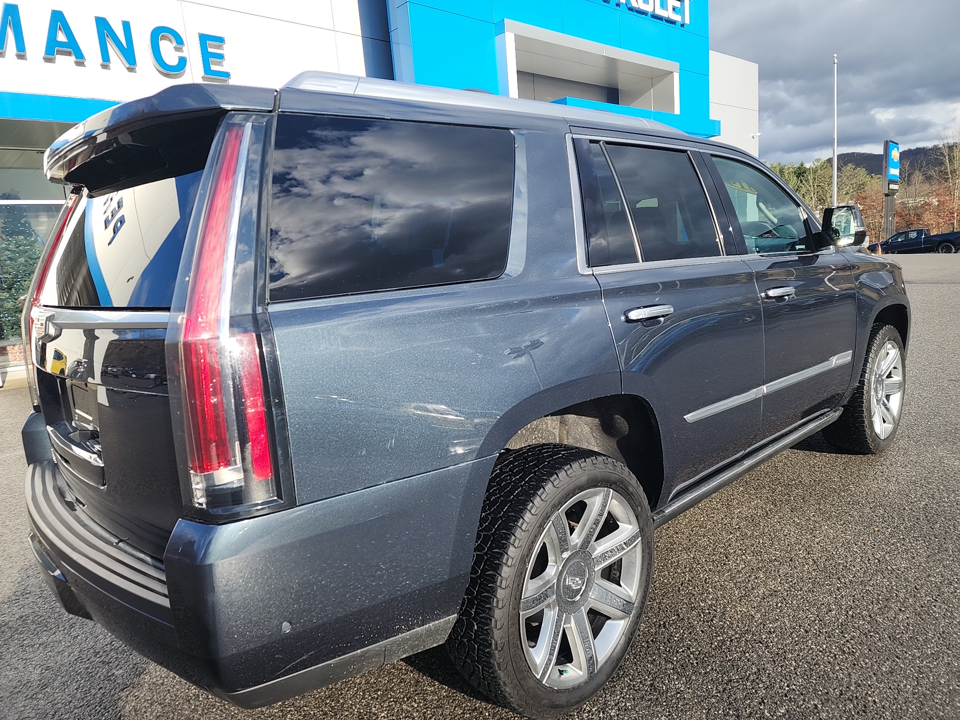 2019 Cadillac Escalade Premium Luxury 3