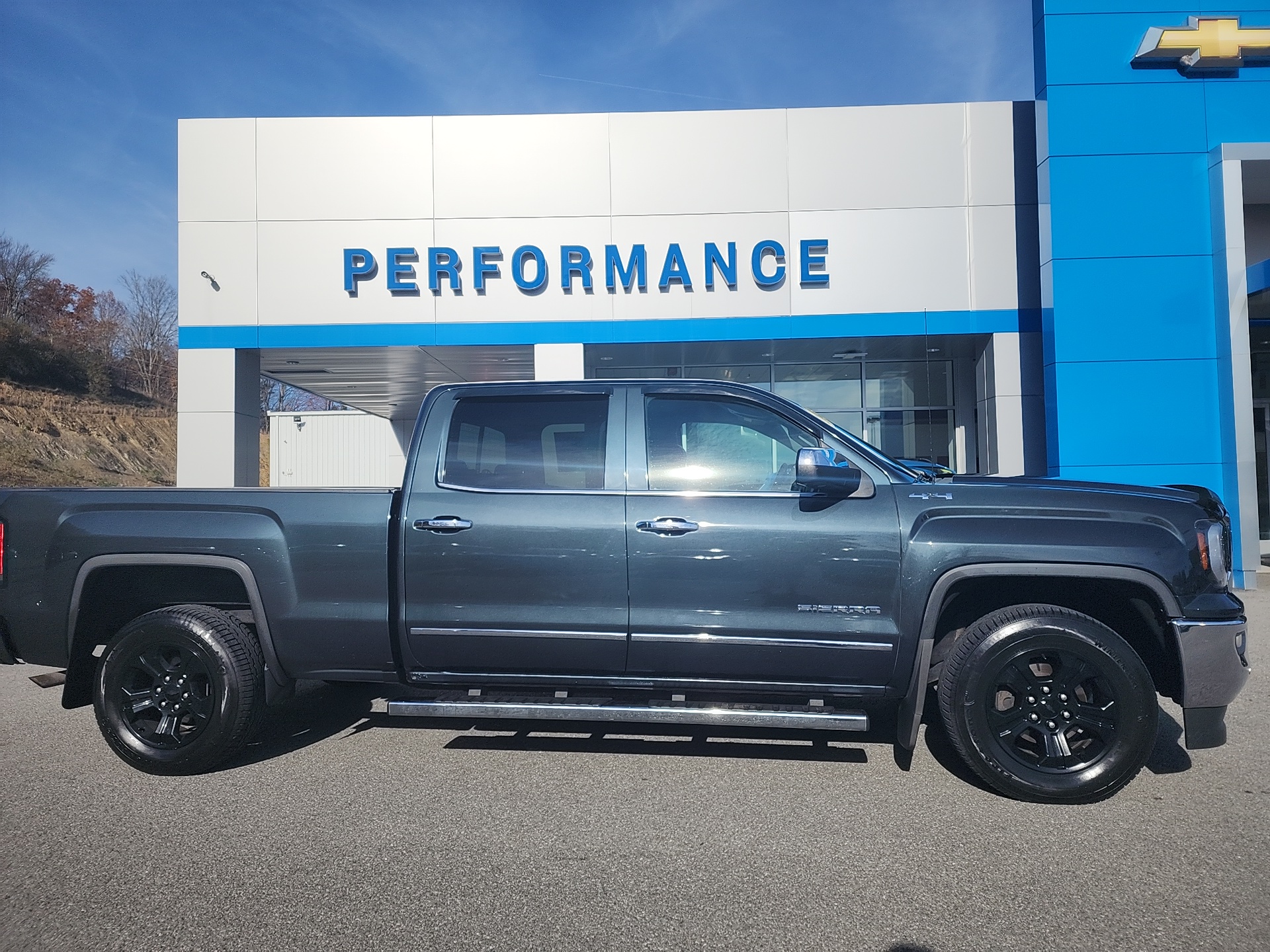 2017 GMC Sierra 1500 SLT 2