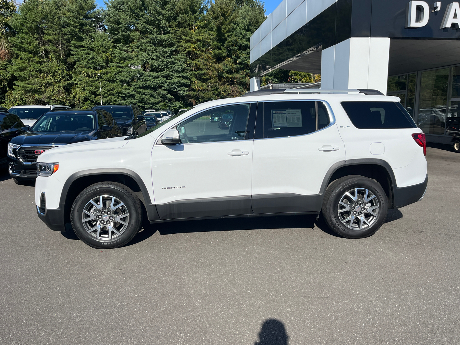 2022 GMC Acadia SLE 2