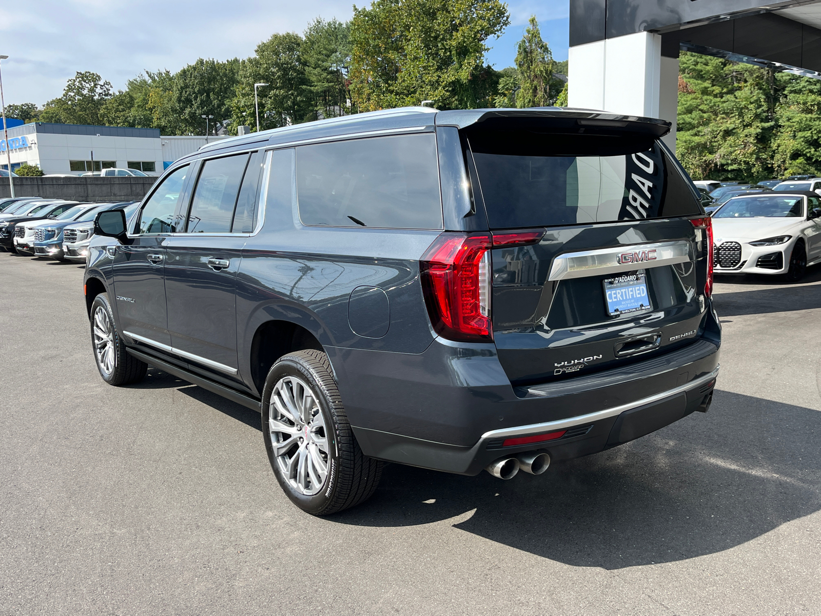 2022 GMC Yukon XL Denali 3