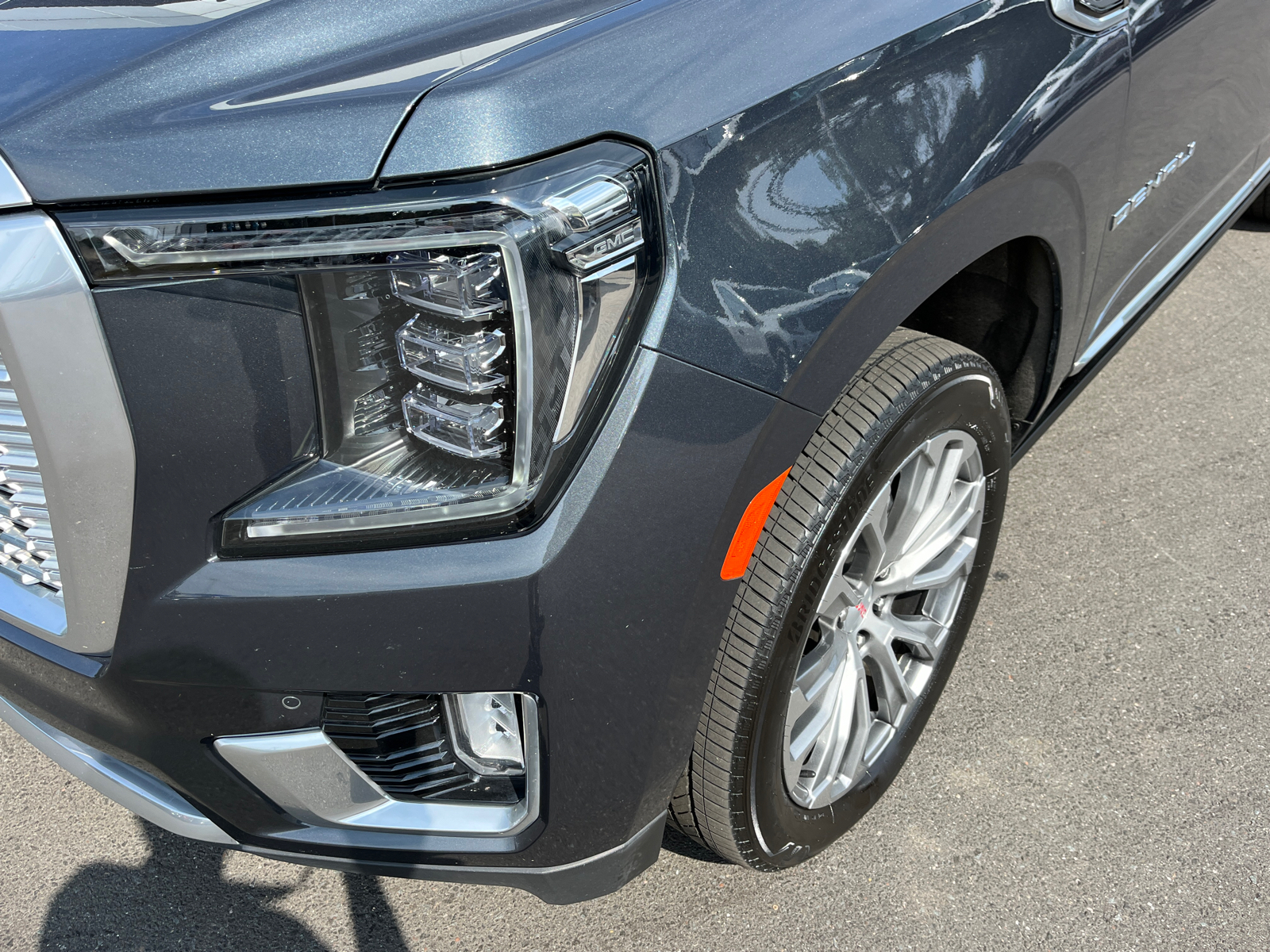 2022 GMC Yukon XL Denali 8