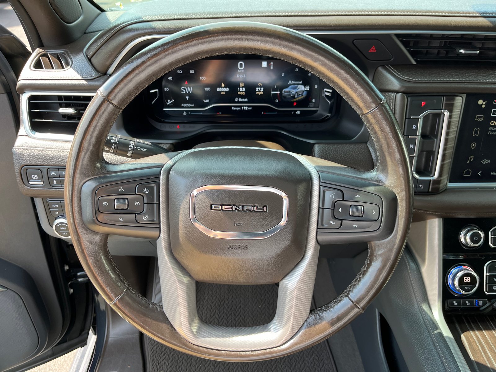 2022 GMC Yukon XL Denali 12