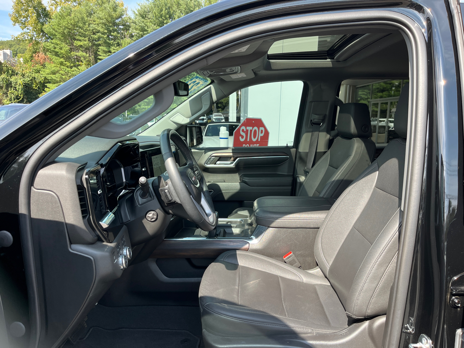 2023 GMC Sierra 1500 SLT 12