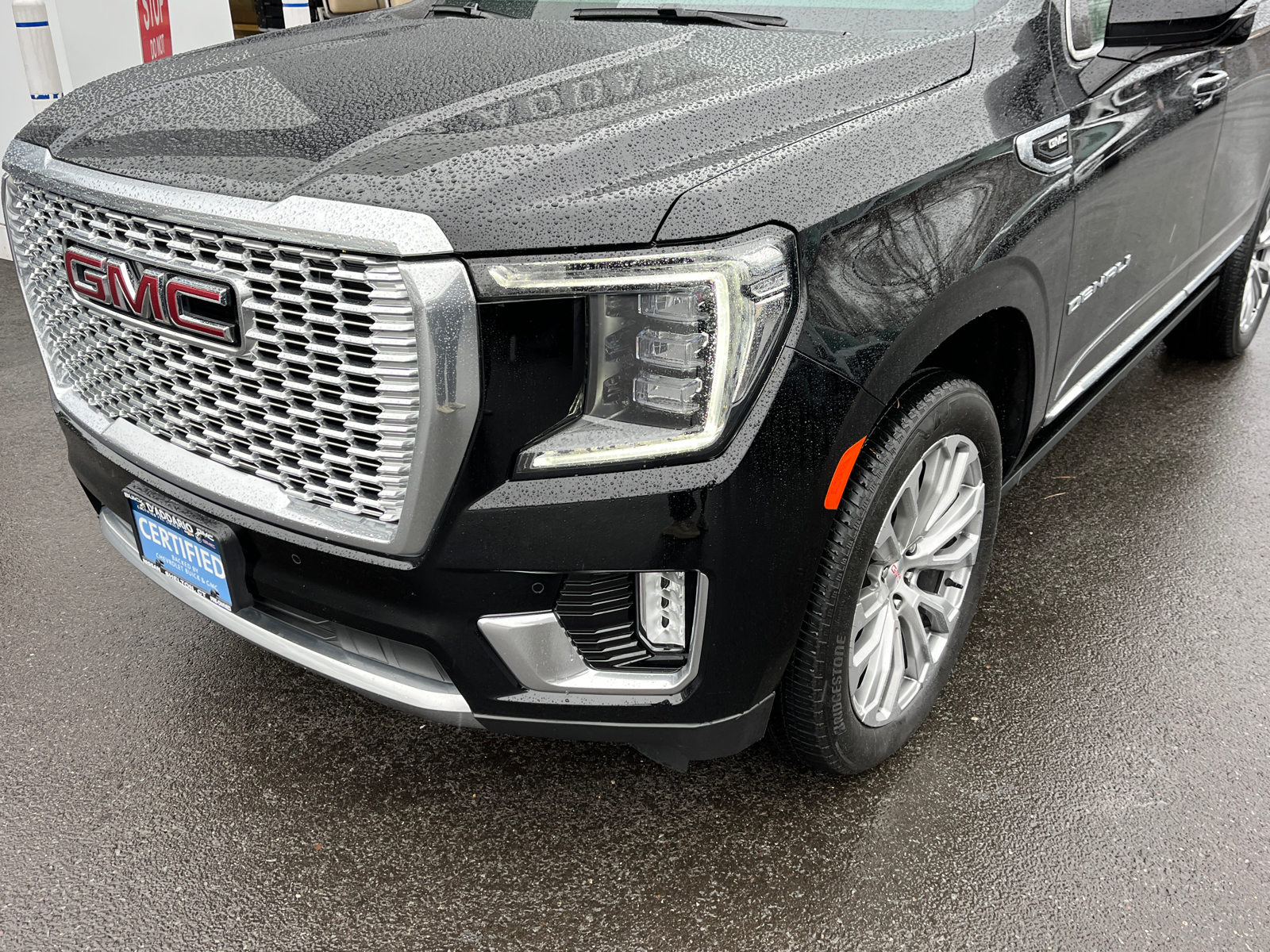 2023 GMC Yukon Denali 8