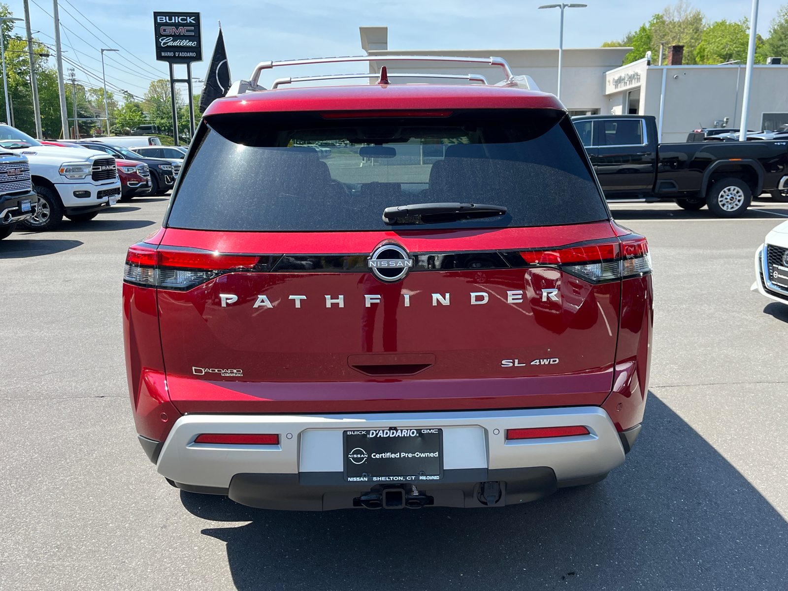 2022 Nissan Pathfinder SL 4