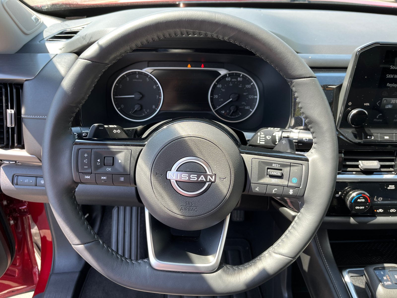 2022 Nissan Pathfinder SL 12
