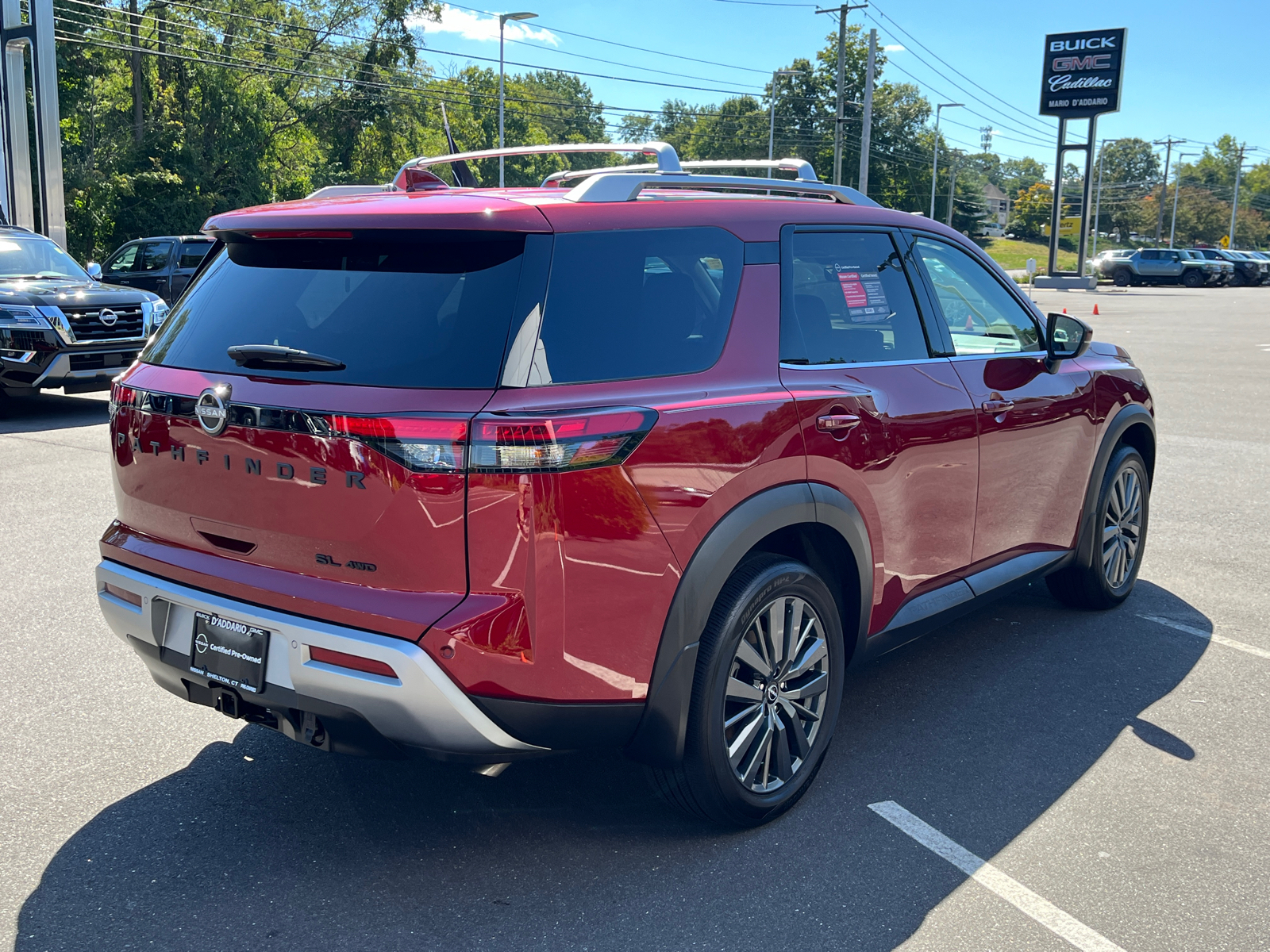 2023 Nissan Pathfinder SL 5