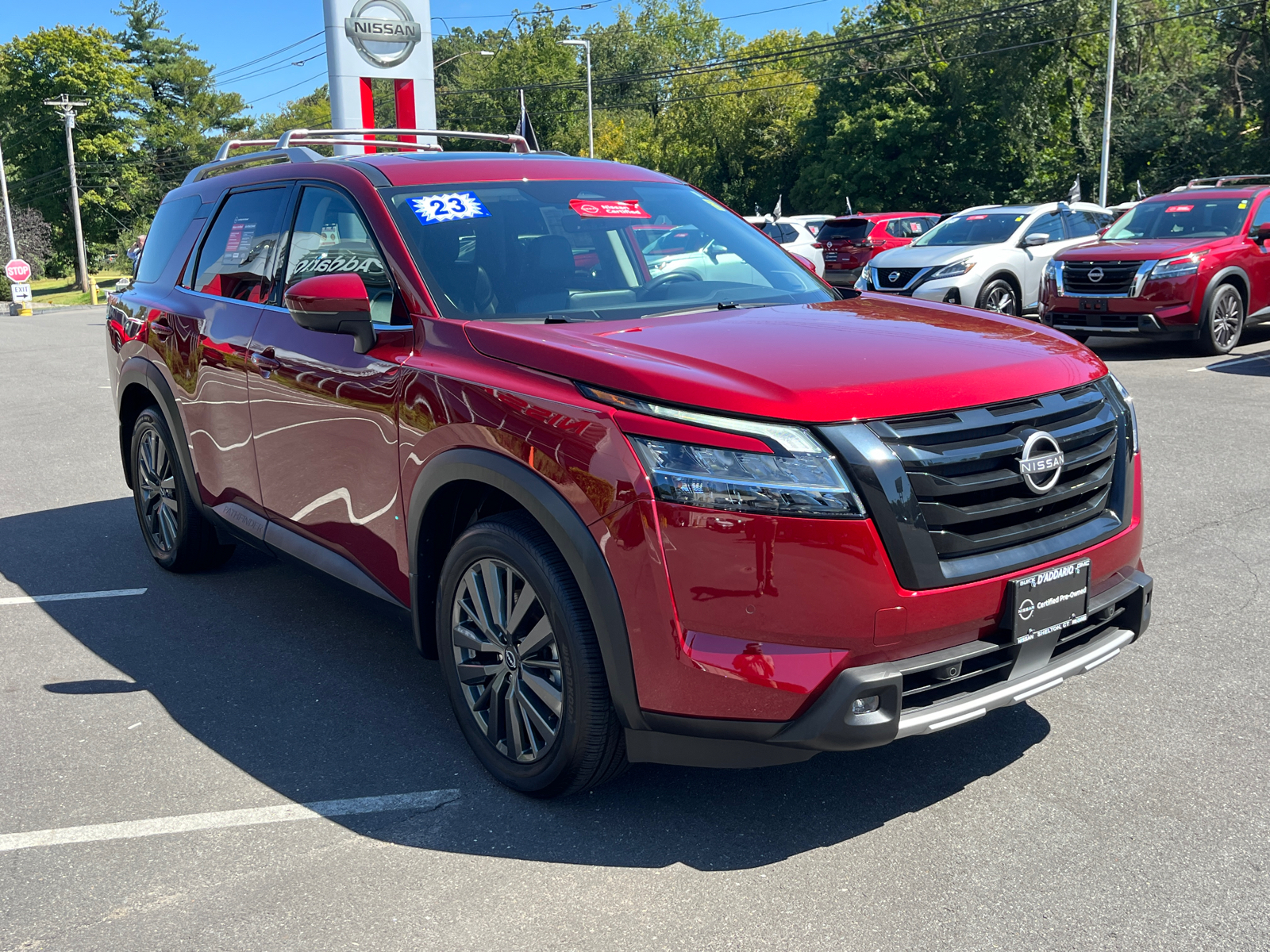 2023 Nissan Pathfinder SL 6