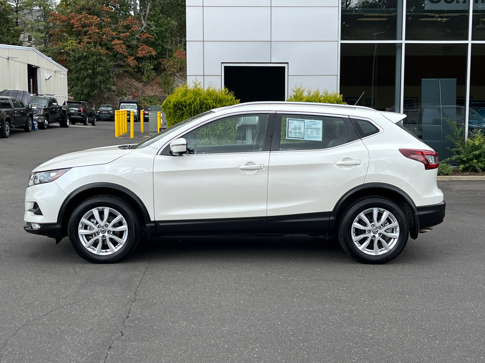 2022 Nissan Rogue Sport SV 2