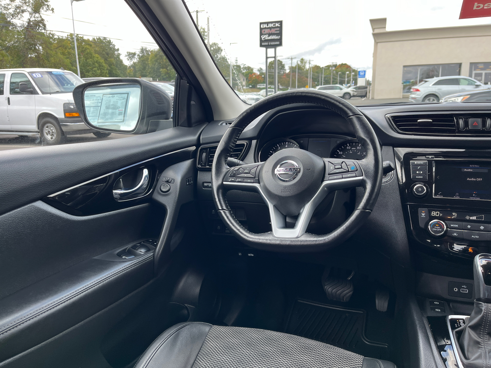 2022 Nissan Rogue Sport SV 23