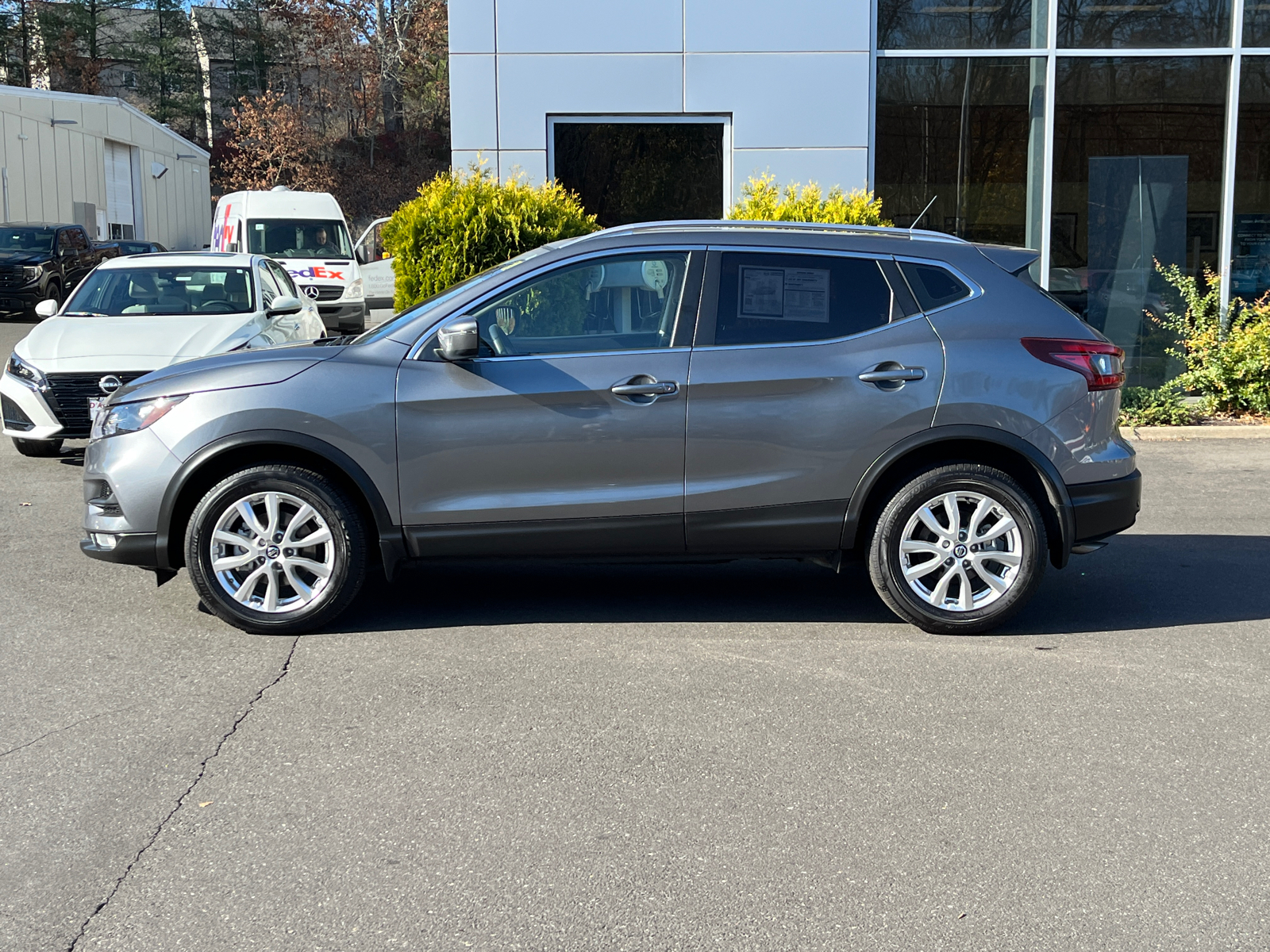 2021 Nissan Rogue Sport SV 2