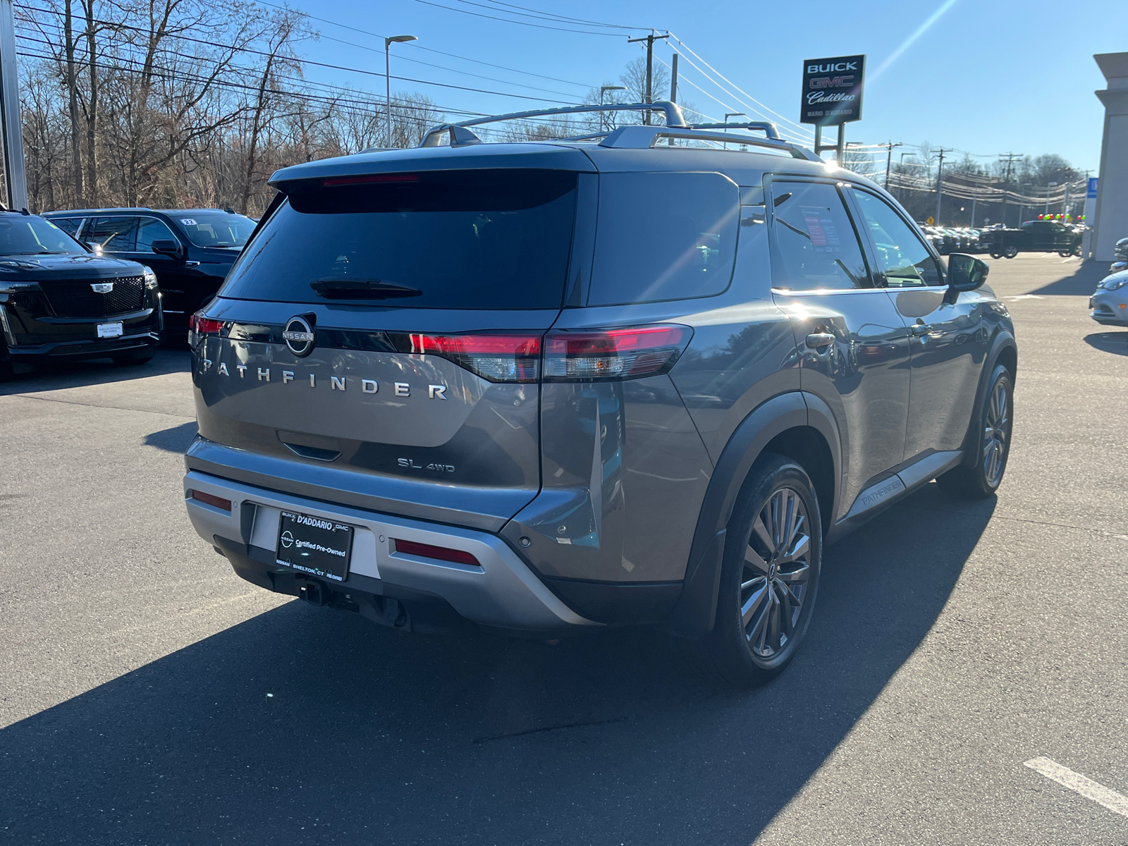 2023 Nissan Pathfinder SL 5