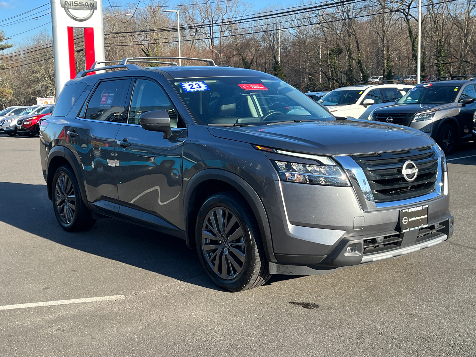 2023 Nissan Pathfinder SL 6