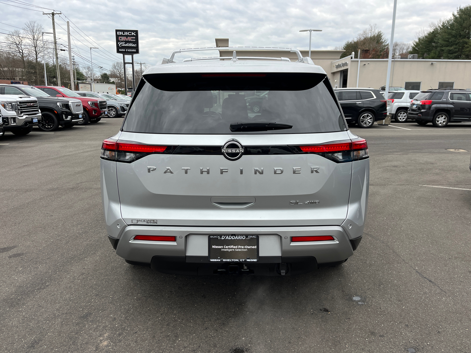 2023 Nissan Pathfinder SL 4