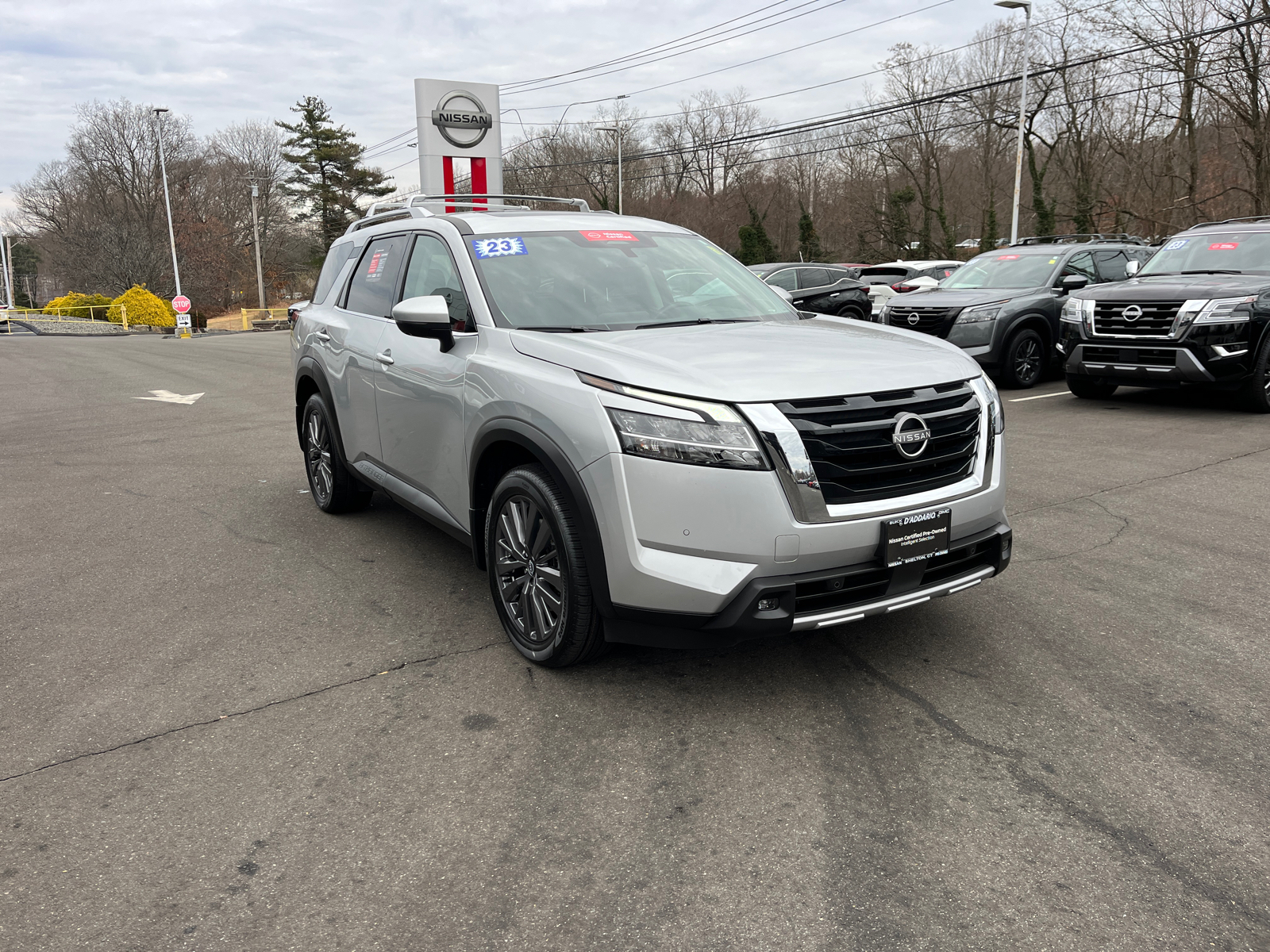 2023 Nissan Pathfinder SL 6